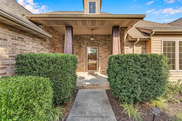 2902 S Ranch Drive, Springfield, MO 65809