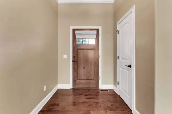 2902 S Ranch Drive, Springfield, MO 65809