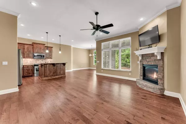 2902 S Ranch Drive, Springfield, MO 65809