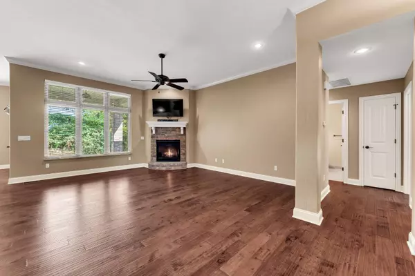 2902 S Ranch Drive, Springfield, MO 65809