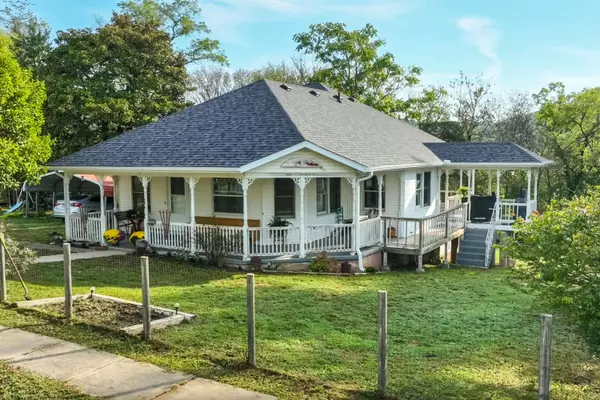 204 N Maple Street, Galena, MO 65656