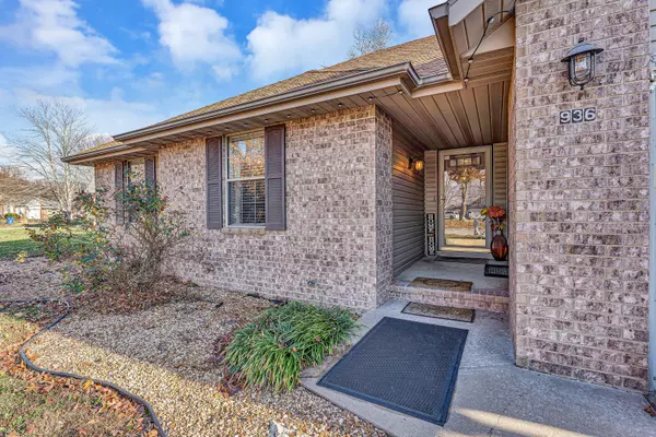 936 W Turnberry Boulevard, Ozark, MO 65721