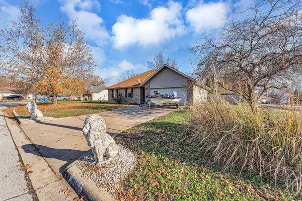 936 W Turnberry Boulevard, Ozark, MO 65721