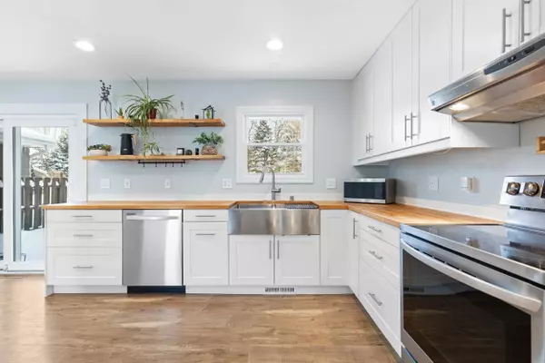 2008 Lenora Dr, West Bend, WI 53090