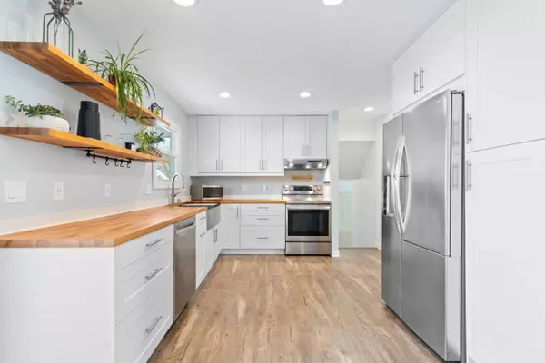 2008 Lenora Dr, West Bend, WI 53090