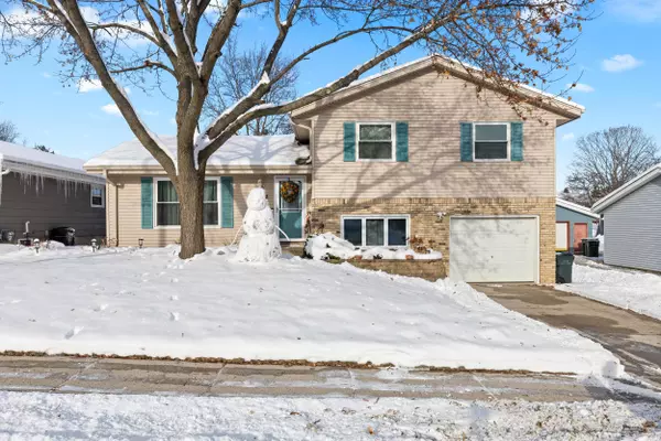 2008 Lenora Dr, West Bend, WI 53090
