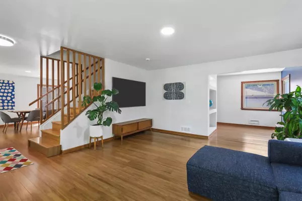 4279 N Olsen Ave, Shorewood, WI 53211