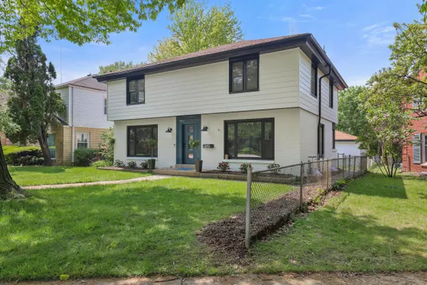 4279 N Olsen Ave, Shorewood, WI 53211