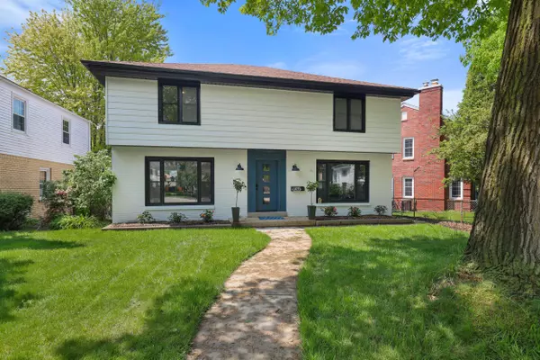 4279 N Olsen Ave, Shorewood, WI 53211