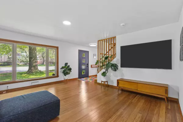 4279 N Olsen Ave, Shorewood, WI 53211