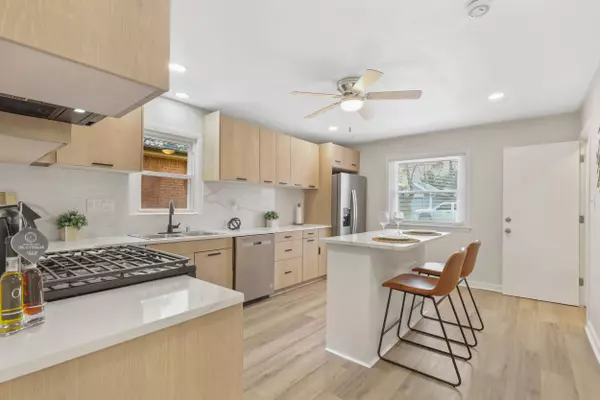 2919 N 54th St, Milwaukee, WI 53210