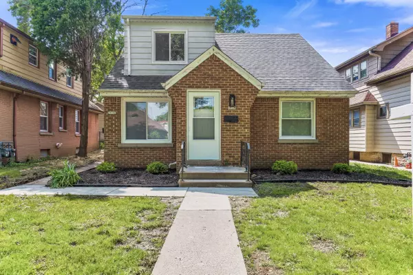 2919 N 54th St, Milwaukee, WI 53210