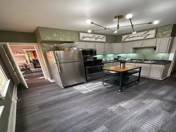 3252 N 11th St, Milwaukee, WI 53206