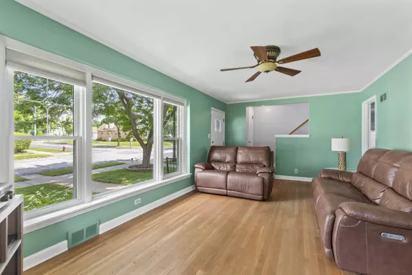 2879 S 44th St, Milwaukee, WI 53219