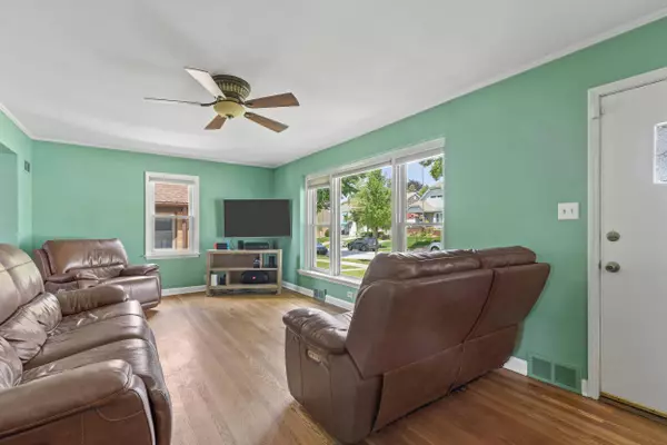 2879 S 44th St, Milwaukee, WI 53219