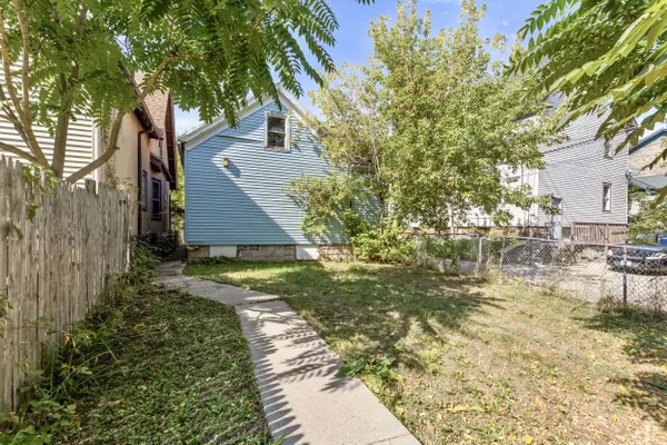 532 N 26th St, Milwaukee, WI 53233