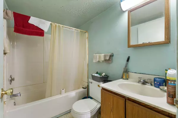 532 N 26th St, Milwaukee, WI 53233