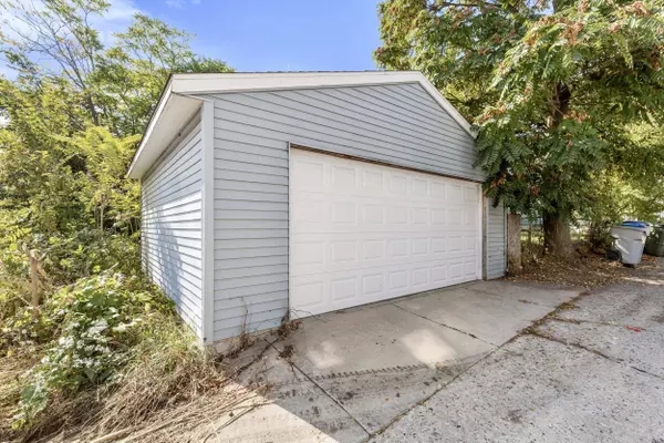 532 N 26th St, Milwaukee, WI 53233