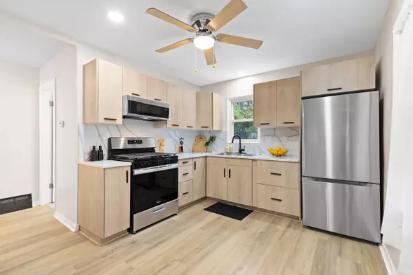 7829 W Palmetto Ave, Milwaukee, WI 53218