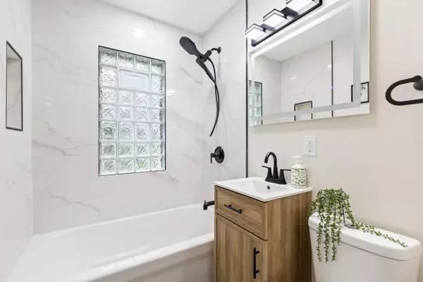 7829 W Palmetto Ave, Milwaukee, WI 53218