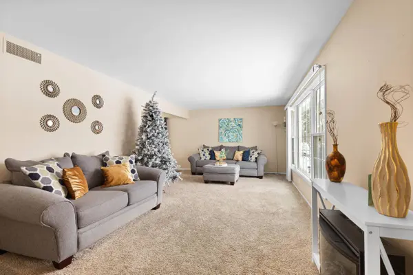 9262 N 60th St, Brown Deer, WI 53223