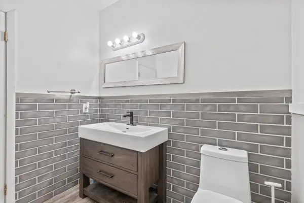 7161 N 43rd St, Milwaukee, WI 53209