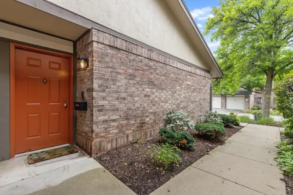 500 W Bender 13 Rd, Glendale, WI 53217