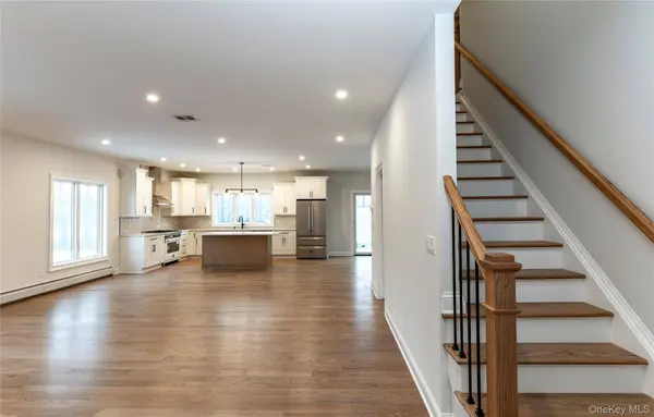 352 Holt DR, Pearl River, NY 10965