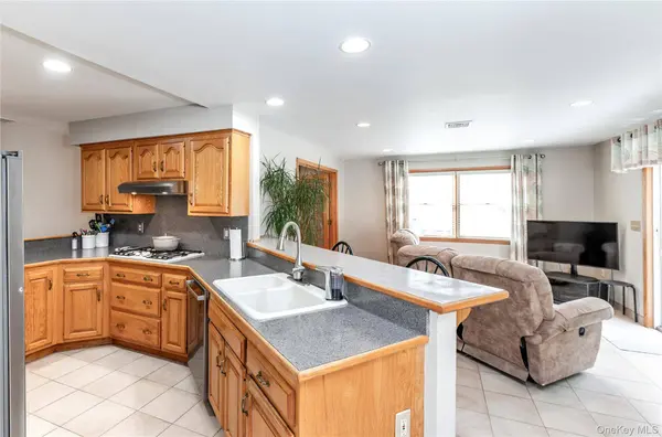 148 Lake RD, Valley Cottage, NY 10989