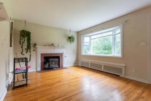 180 Lake Avenue, Bristol, CT 06010