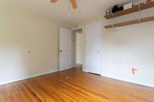 180 Lake Avenue, Bristol, CT 06010