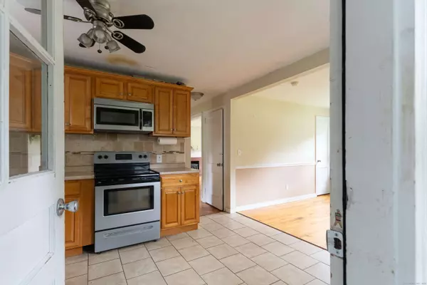 180 Lake Avenue, Bristol, CT 06010