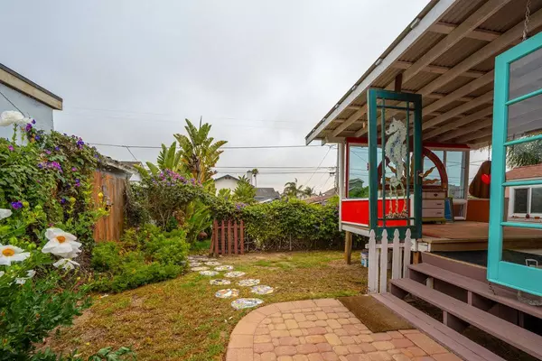 1780 Paso Robles St, Oceano, CA 93445-9358