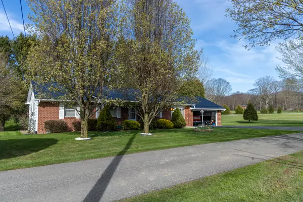 43 Greentree Ln, Elkins, WV 26241-7257