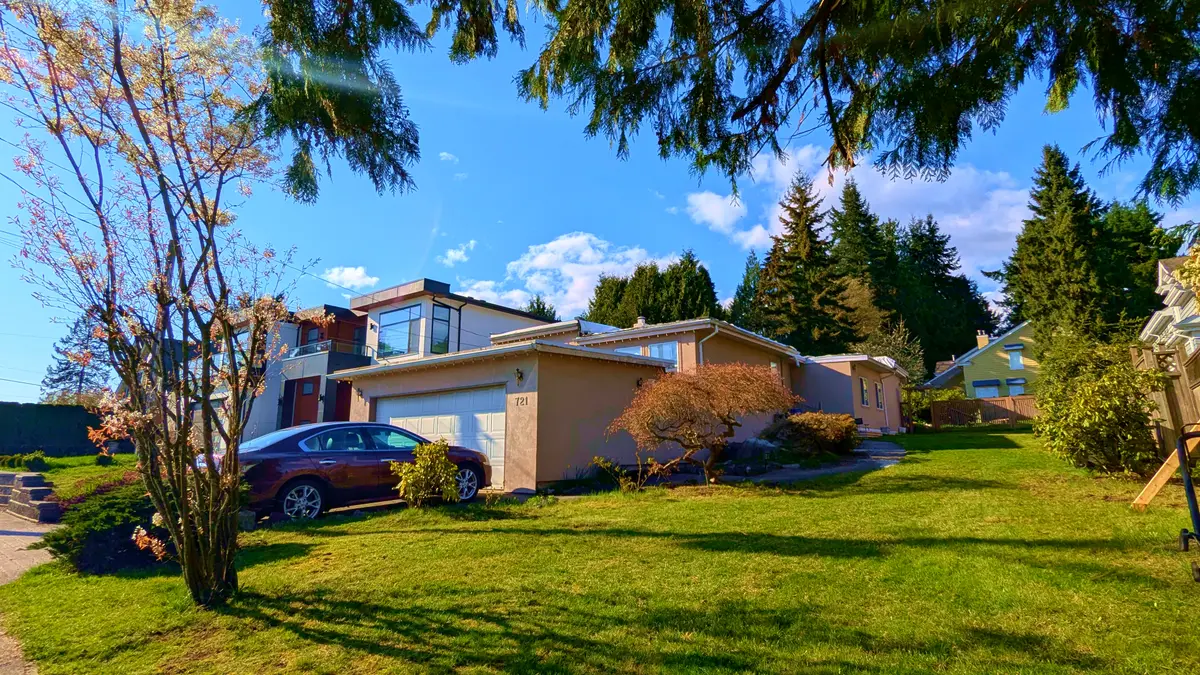 721 Rochester Ave, Coquitlam, BC V3K 2V9