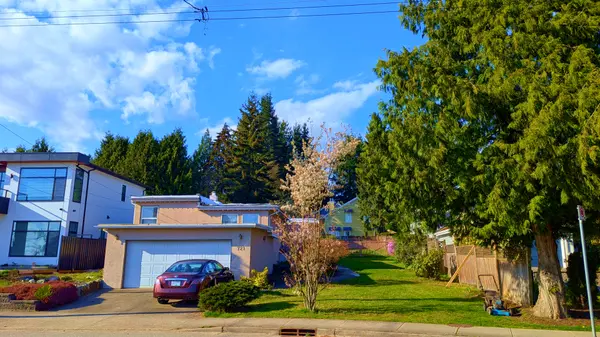 721 Rochester Ave, Coquitlam, BC V3K 2V9