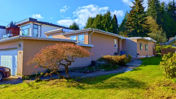 721 Rochester Ave, Coquitlam, BC V3K 2V9