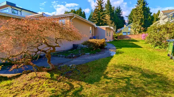 721 Rochester Ave, Coquitlam, BC V3K 2V9