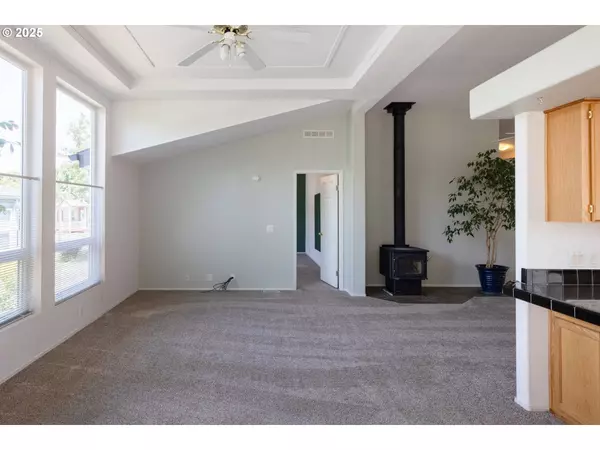 2636 SW MARIPOSA LOOP, Redmond, OR 97756