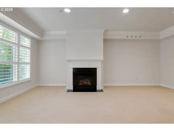 707 N HAYDEN ISLAND DR #226, Portland, OR 97217