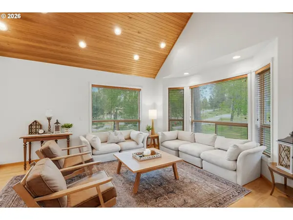 18004 TAN OAK LN, Bend, OR 97707