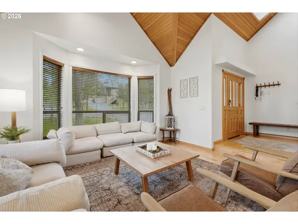 18004 TAN OAK LN, Bend, OR 97707