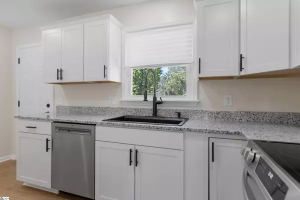 8 Harris Lane, Greenville, SC 29607