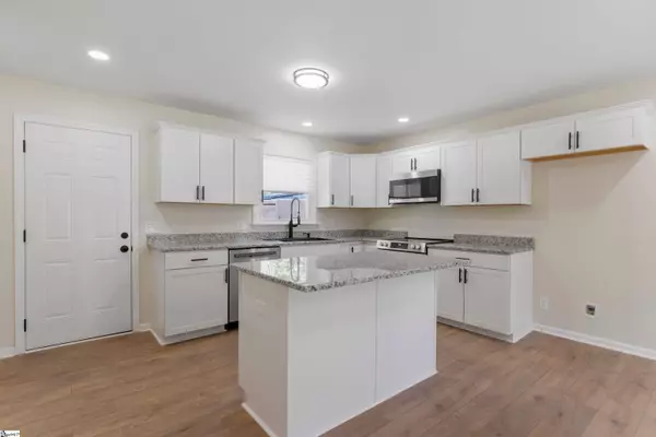 8 Harris Lane, Greenville, SC 29607