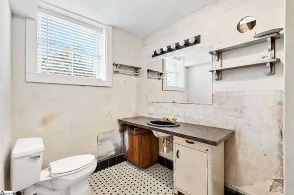 1801 Pleasantburg Drive, Greenville, SC 29609