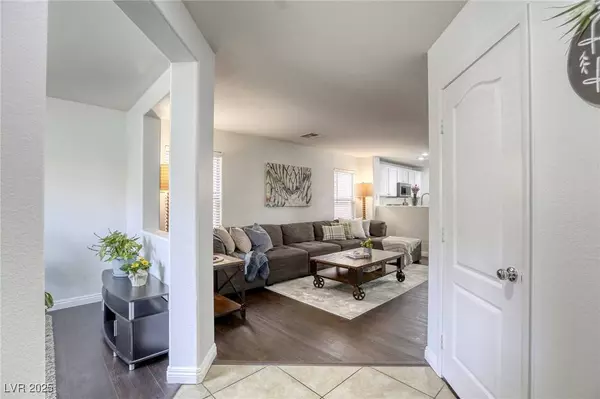 68 Jewel Mine AVE, Las Vegas, NV 89183