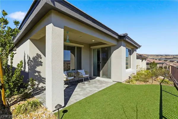 100 Stone Bluff LN, Henderson, NV 89011