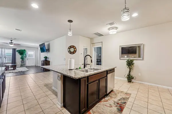 308 Nueces River TRL, Hutto, TX 78634