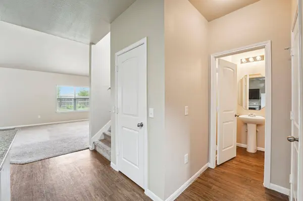 223 Camellia DR, Hutto, TX 78634