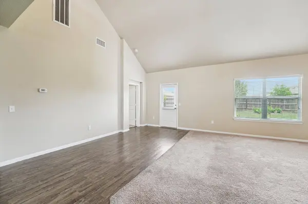 223 Camellia DR, Hutto, TX 78634